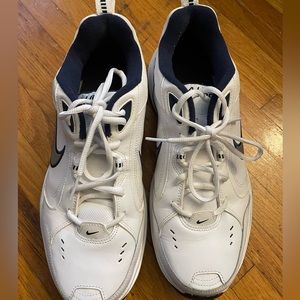 Nike air monarch athletic shoes